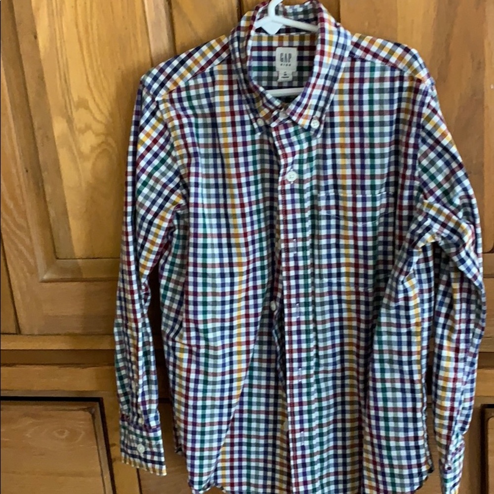 Multicolored Gap youth M button down.